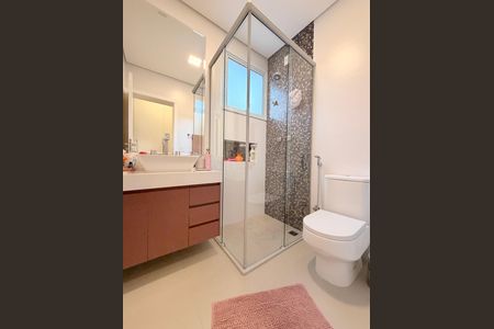 Casa de condomínio à venda com 329m², 3 quartos e 3 vagasBanheiro da Suíte 1