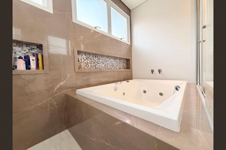 Casa de condomínio à venda com 329m², 3 quartos e 3 vagasBanheiro da Suíte