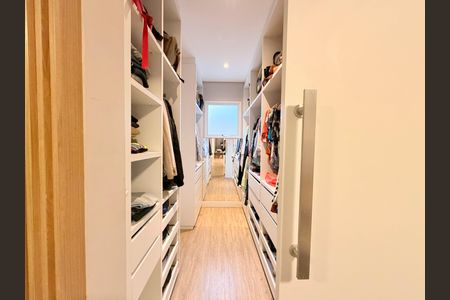 Casa de condomínio à venda com 329m², 3 quartos e 3 vagasSuíte principal - Closet