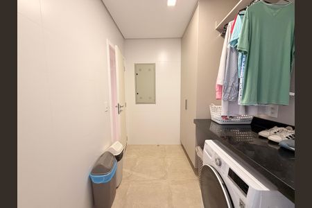 Casa de condomínio à venda com 329m², 3 quartos e 3 vagasÁrea de Serviço