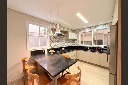 Casa de condomínio à venda com 329m², 3 quartos e 3 vagasCozinha