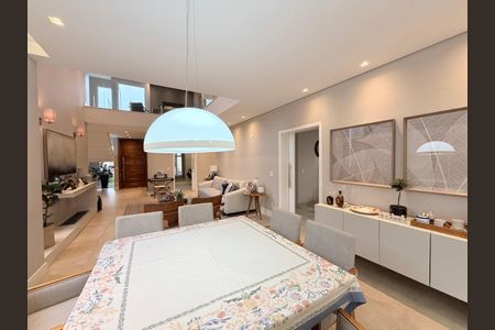 Casa de condomínio à venda com 329m², 3 quartos e 3 vagasSala