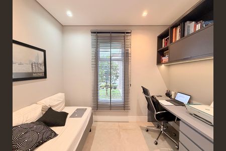 Casa de condomínio à venda com 329m², 3 quartos e 3 vagasEscritório