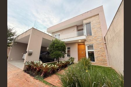 Casa de condomínio à venda com 329m², 3 quartos e 3 vagasFachada