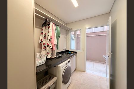 Casa de condomínio à venda com 329m², 3 quartos e 3 vagasÁrea de Serviço