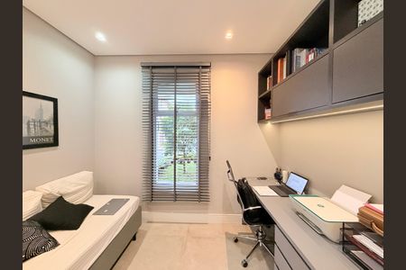 Casa de condomínio à venda com 329m², 3 quartos e 3 vagasEscritório