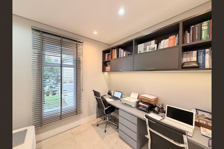 Casa de condomínio à venda com 329m², 3 quartos e 3 vagasEscritório