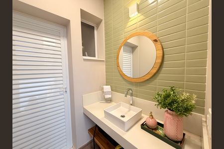 Casa de condomínio à venda com 329m², 3 quartos e 3 vagasBanheiro externo