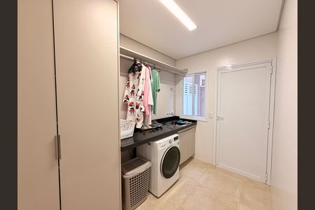 Casa de condomínio à venda com 329m², 3 quartos e 3 vagasÁrea de Serviço