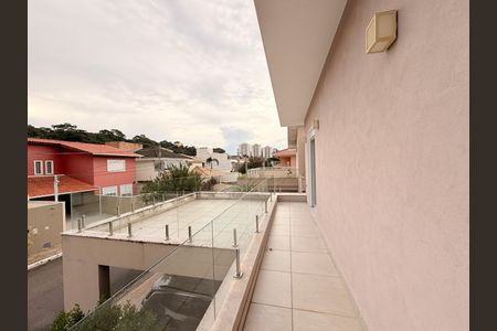 Casa de condomínio à venda com 329m², 3 quartos e 3 vagasSala de TV - Sacada