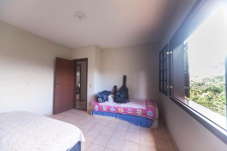 Casa de condomínio à venda com 240m², 3 quartos e 1 vagaquarto  2