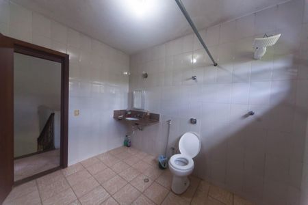 Casa de condomínio à venda com 240m², 3 quartos e 1 vagaBanheiro Social 2