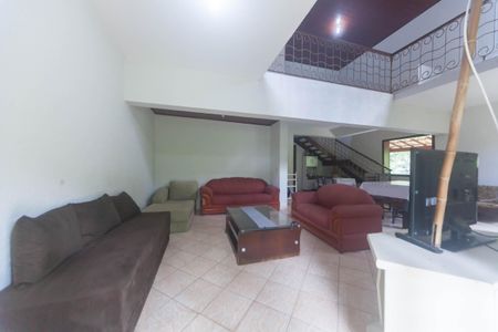sala de casa de condomínio à venda com 3 quartos, 240m² em Rio Acima, Rio Acima