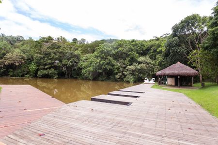 Casa de condomínio à venda com 240m², 3 quartos e 1 vagalago do clube
