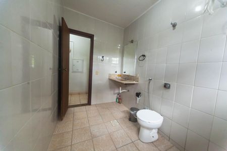 Casa de condomínio à venda com 240m², 3 quartos e 1 vagaBanheiro Social 1
