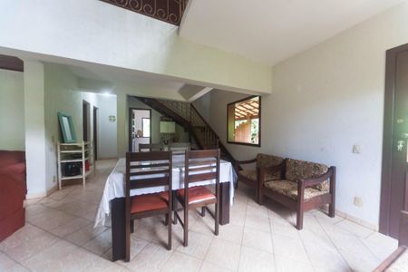 Casa de condomínio à venda com 240m², 3 quartos e 1 vagasala