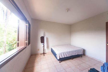 Casa de condomínio à venda com 240m², 3 quartos e 1 vagaquarto  2