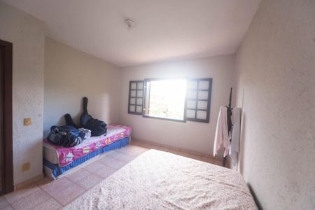 Casa de condomínio à venda com 240m², 3 quartos e 1 vagaquarto  2