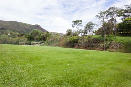 Casa de condomínio à venda com 240m², 3 quartos e 1 vagacapo de futebol