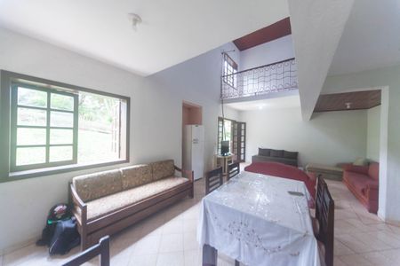 Casa de condomínio à venda com 240m², 3 quartos e 1 vagasala