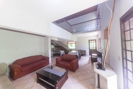 sala de casa de condomínio à venda com 3 quartos, 240m² em Rio Acima, Rio Acima