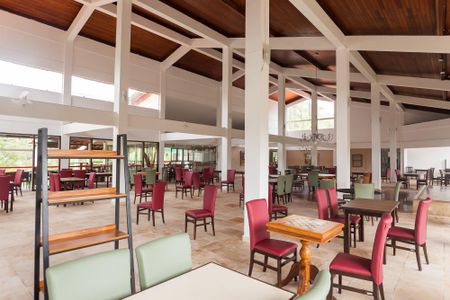 Casa de condomínio à venda com 240m², 3 quartos e 1 vagarestaurante - club