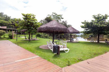 Casa de condomínio à venda com 240m², 3 quartos e 1 vagalago do clube