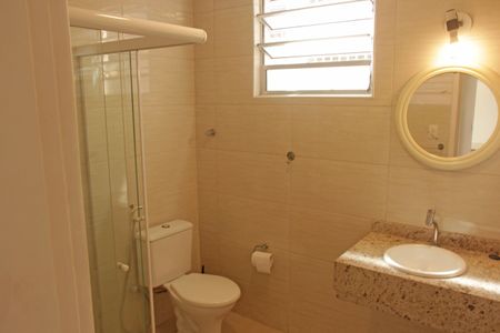 Banheiro de apartamento para alugar com 1 quarto, 60m² em Aparecida, Santos