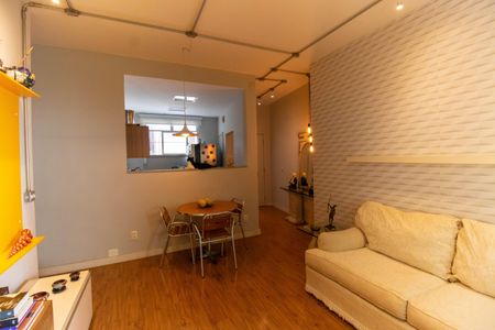 Apartamento à venda com 74m², 2 quartos e sem vagaSala