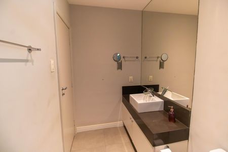 Apartamento à venda com 74m², 2 quartos e sem vagaBanheiro