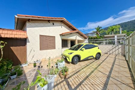 Casa para alugar com 144m², 4 quartos e 5 vagas Casa para alugar com 144m², 4 quartos e 5 vagasGaragem