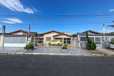 Casa para alugar com 144m², 4 quartos e 5 vagas Casa para alugar com 144m², 4 quartos e 5 vagasFachada