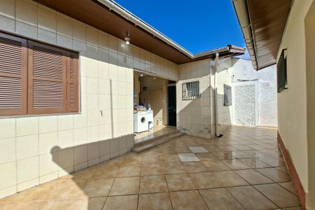 Casa para alugar com 144m², 4 quartos e 5 vagas Casa para alugar com 144m², 4 quartos e 5 vagasHall