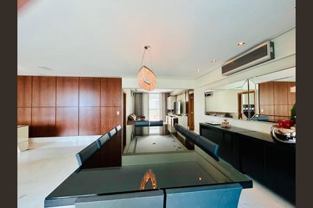 Apartamento à venda com 274m², 4 quartos e 5 vagasSala