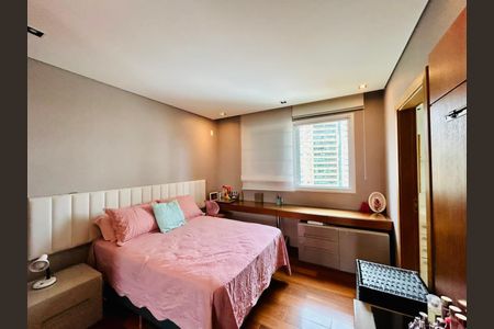 Apartamento à venda com 274m², 4 quartos e 5 vagas Apartamento à venda com 274m², 4 quartos e 5 vagasQuarto