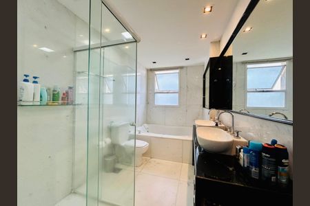 Apartamento à venda com 274m², 4 quartos e 5 vagasBanheiro