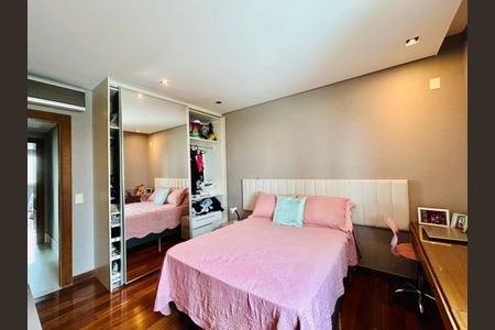 Apartamento à venda com 274m², 4 quartos e 5 vagas Apartamento à venda com 274m², 4 quartos e 5 vagasQuarto
