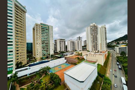 Apartamento à venda com 274m², 4 quartos e 5 vagas Apartamento à venda com 274m², 4 quartos e 5 vagasVista da sacada