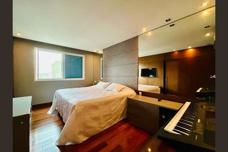 Apartamento à venda com 274m², 4 quartos e 5 vagas Apartamento à venda com 274m², 4 quartos e 5 vagasQuarto