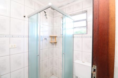 Banheiro de casa para alugar com 1 quarto, 60m² em Parque Santa Madalena, São Paulo