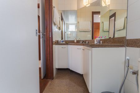 Apartamento à venda com 70m², 2 quartos e 1 vagaBanheiro da Suíte