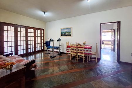 Casa de condomínio à venda com 150m², 3 quartos e 3 vagasSala