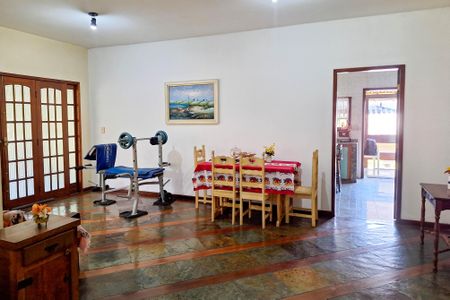 Casa de condomínio à venda com 150m², 3 quartos e 3 vagasSala