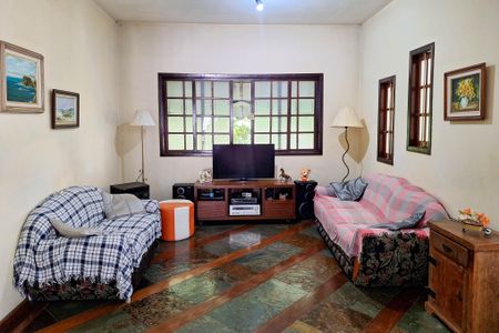 Sala de casa de condomínio à venda com 3 quartos, 150m² em Sapê, Niterói