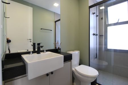 Banheiro de kitnet/studio para alugar com 1 quarto, 29m² em Indianópolis, São Paulo