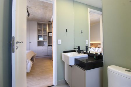 Banheiro de kitnet/studio para alugar com 1 quarto, 29m² em Indianópolis, São Paulo