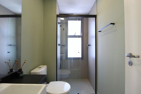 Banheiro de kitnet/studio para alugar com 1 quarto, 29m² em Indianópolis, São Paulo