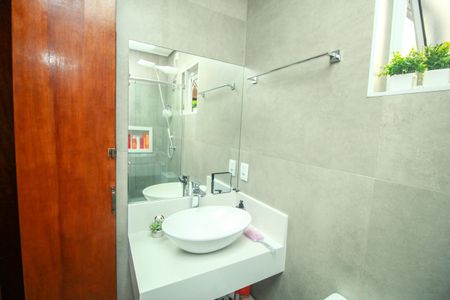 Casa à venda com 105m², 3 quartos e 2 vagas Casa à venda com 105m², 3 quartos e 2 vagasBanheiro Social