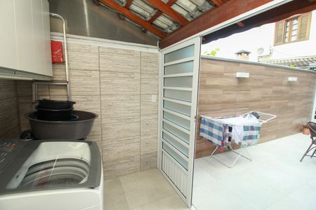 Casa à venda com 105m², 3 quartos e 2 vagas Casa à venda com 105m², 3 quartos e 2 vagasÁrea de Serviço