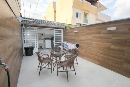Casa à venda com 105m², 3 quartos e 2 vagas Casa à venda com 105m², 3 quartos e 2 vagasQuintal